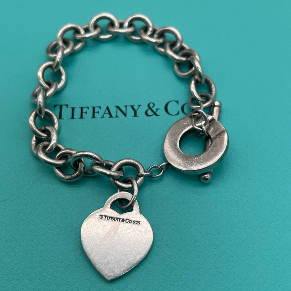 🔴Authentic Tiffany & Co. Silver Return to Tiffany Heart charm Toggle Bracelet🔴 - Picture 4 of 8